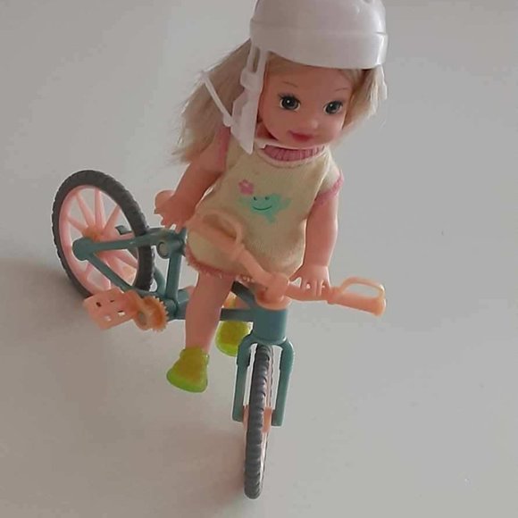 Barbie - little sister doll & bike - Picture 3 of 3